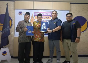 Kembalikan Berkas Pendaftaran di DPD Partai Nasdem , Balon Walikota Pekanbaru, H.Endang Disambut Penuh Kekeluargaan 