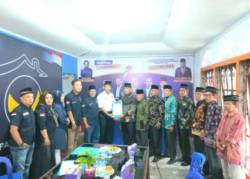 Zeki Dt Paduko Sati Marajo Satu Satunya Anak Nagori Yang di Antar Ketua KAN dan Pengurus Kan Serta Bundo Kanduang Mendaftar ke Partai   