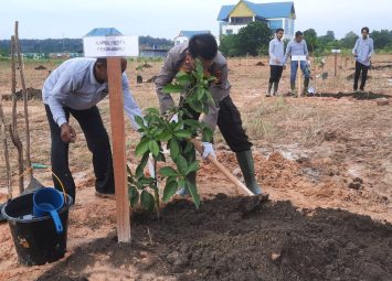 Kapolresta Pekanbaru Melaksanakan Penanaman Pohon Bersama Anggota APEKSI dan Delegasi
