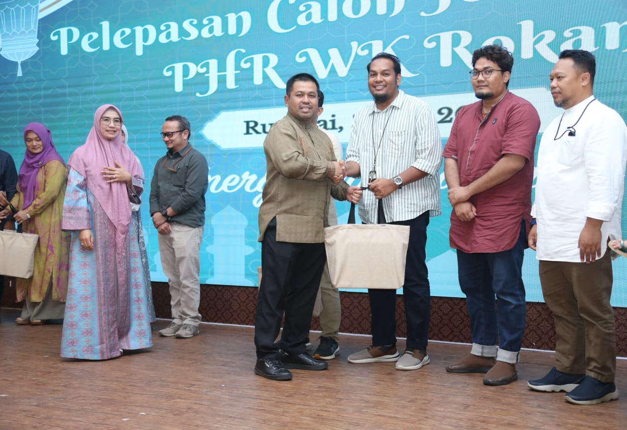 Dok : Manajemen PT Pertamina Hulu Rokan melepas pekerja (perwira) menjalankan ibadah haji 1445 Hijriah ke Tanah Suci Mekkah. Sebanyak 42 perwira PHR WK Rokan didampingi pasangannya berkesempatan menjalankan ibadah haji tahun 2024._