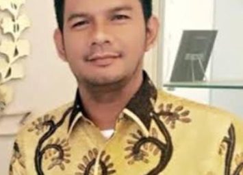 Siap Maju Pilkada Limapuluh Kota, Wahyudi Thamrin Isi Formulir Pendaftaran Partai Nasdem