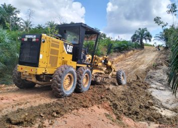 Alat Grader Meratakan Jalan Koramil Pra TMMD ke 120