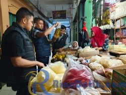 Unit Tipidter Satreskrim Polresta Pekanbaru Melakukan Sidak di Distributor Minyak Goreng