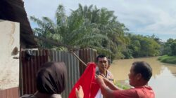 Jelang HUT RI, Polsek Limapuluh Sambangi Warga Lewat Ekspedisi Merah Putih