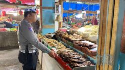Inspeksi Pasar Sail, Pawas Polsek Limapuluh Pastikan Ketersediaan Bahan Pokok Terkendali