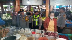 Pastikan Stok Aman, Polsek Limapuluh Pantau Harga Sembako di Pasar Limapuluh