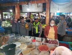 Pastikan Stok Aman, Polsek Limapuluh Pantau Harga Sembako di Pasar Limapuluh