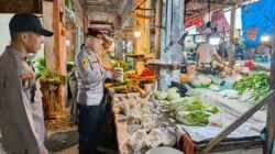 Inspeksi Pasar Limapuluh, Polsek Limapuluh Pastikan Ketersediaan Bahan Pokok Aman