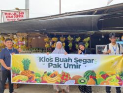 Mahasiswa KKN 145 UMRI Laksanakan Proker Pembuatan Spanduk bagi UMKM di RW 11.