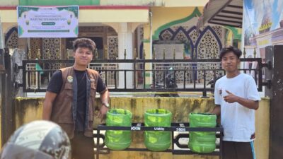 KKN Kelompok 73 UMRI Sulap Galon Bekas Menjadi Tong Sampah di Desa Kinali