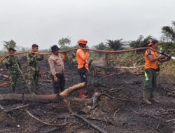 Kodam XIX/Tuanku Tambusai Lanjutkan Pendinginan Karhutla di Inhil, Cegah Api Kembali Menyala