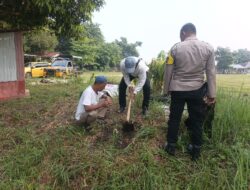 Gencarkan Program Green Policing, Personel Polsek Limapuluh Tanam Sirsak dan Petai di Kecamatan Sail