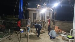 Kodim 0314/Inhil Kebut Pembangunan MCK dan Sumur Bor Hingga Malam Demi Sukseskan TMMD Ke-130 di Desa Kuala Lemang