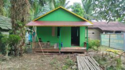 Kebut Sasaran Fisik, Satgas TMMD Ke-130 Kodim 0314/Inhil Mulai Pasang Dinding dan Jendela di Rumah Warga Kuala Lemang